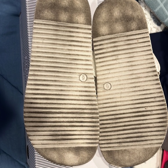 Izod memory foam white woman sandals size 6 - Picture 7 of 7